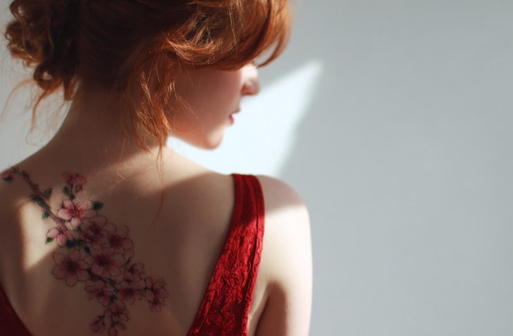 Tatouage Fleur de Cerisier : Quand l’Art Rencontre l’Émotion tatouage fleur de cerisier