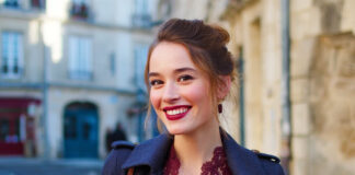 La veste marine pour femme : l’essence d’une élégance intemporelle veste marine femme