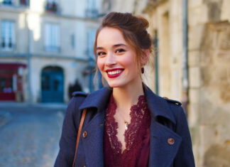 La veste marine pour femme : l’essence d’une élégance intemporelle veste marine femme