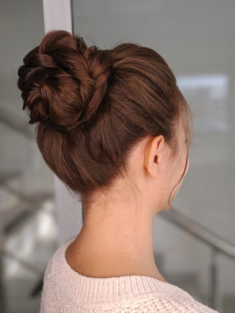 chignon haut invitée de mariage