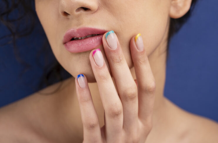 La french manucure revisitée : conseils pour un look chic et personnel french manucure originale