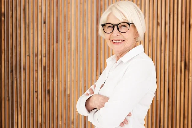 coupe courte femme 60 ans avec lunettes