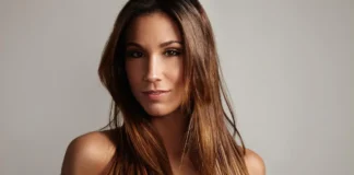 Balayage noisette : la nuance gourmande qui réveille les cheveux bruns sans les trahir balayage-noisette