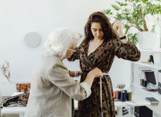 Petite et ronde : pourquoi vos robes vous tassent (et comment inverser la tendance) robe pour femme petite et ronde