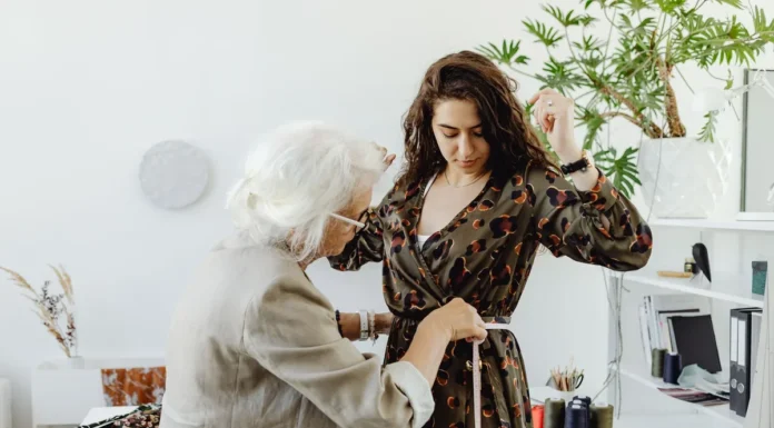 Petite et ronde : pourquoi vos robes vous tassent (et comment inverser la tendance) robe pour femme petite et ronde